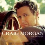 Chanteur Country US né le 16 juillet 1965 à Kingston Springs (Tennessee).